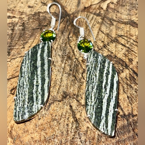 Chrysotile in Serpentine Earrings 2 7/8” - Picture 6 of 8